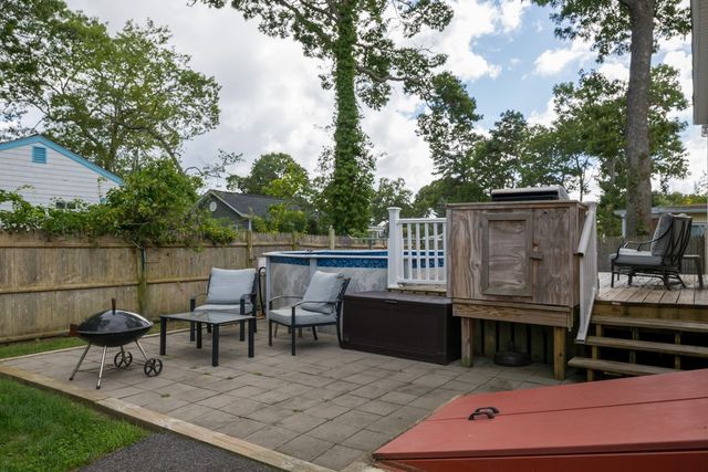 18 Elmwood St, Wareham, MA 02571