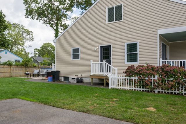 18 Elmwood St, Wareham, MA 02571