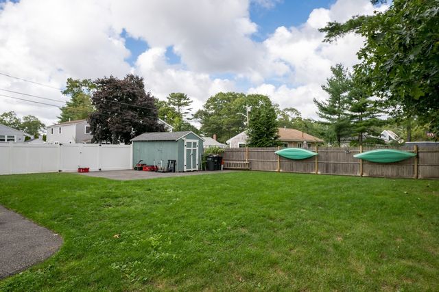 18 Elmwood St, Wareham, MA 02571