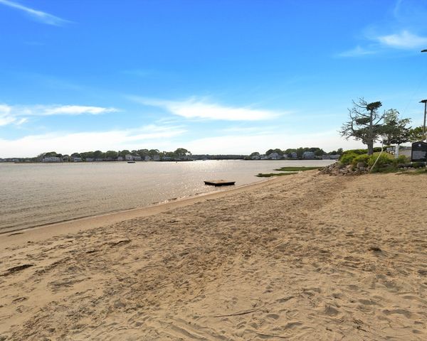 18 Elmwood St, Wareham, MA 02571