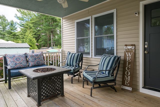 18 Elmwood St, Wareham, MA 02571