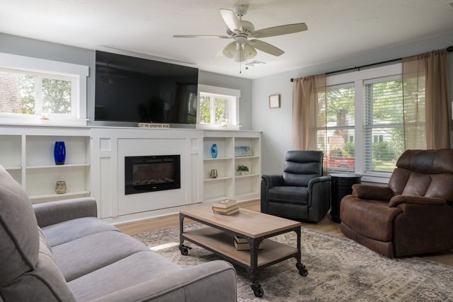 18 Elmwood St, Wareham, MA 02571
