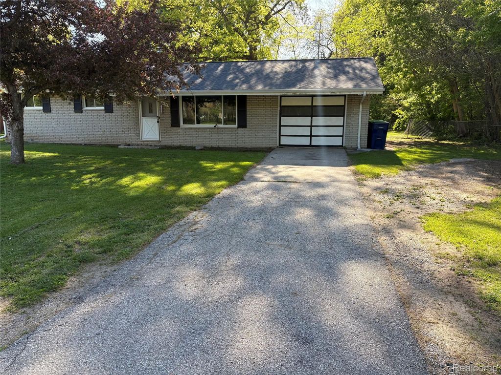 6644 Dorwood Road, Bridgeport Charter Township, MI 48601