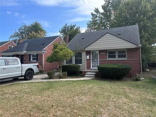 20490 Country Club Drive, Harper Woods, MI 48225