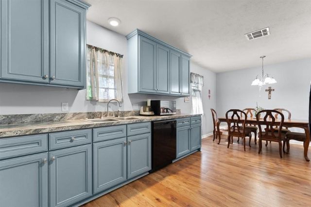 204 Larry Street, Iowa, LA 70647