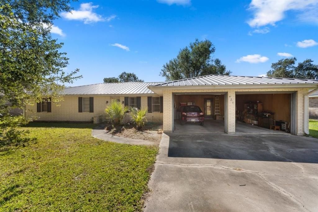 204 Larry Street, Iowa, LA 70647