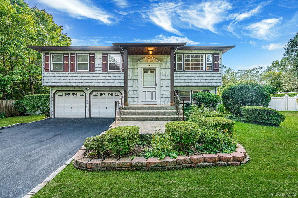 304 Pipe Stave Hollow Road, Mount Sinai, NY 11766 — exterior