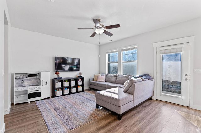 1540 E PRIMROSE LN, Layton, UT 84040