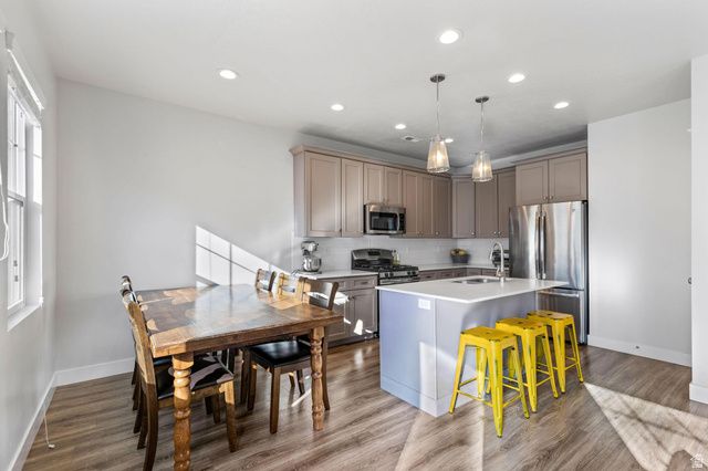 1540 E PRIMROSE LN, Layton, UT 84040