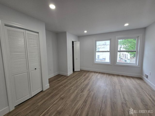 15 Chestnut Avenue, Irvington, NJ 07111