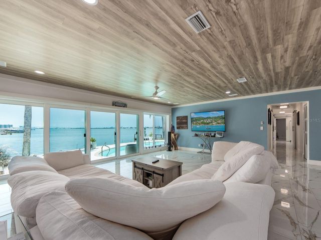 1826 VENETIAN POINT DRIVE, Clearwater, FL 33755