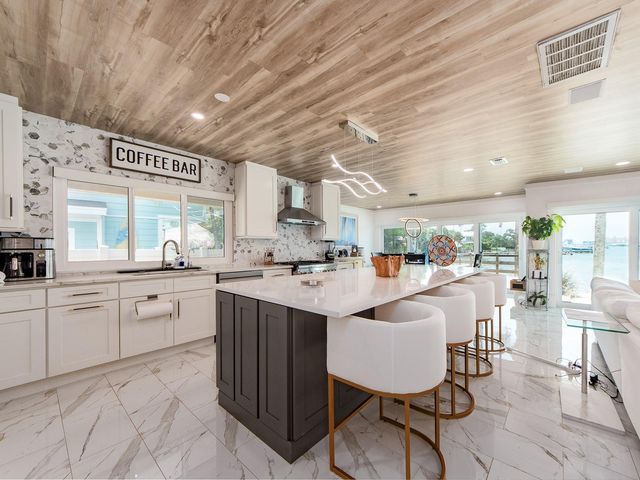1826 VENETIAN POINT DRIVE, Clearwater, FL 33755