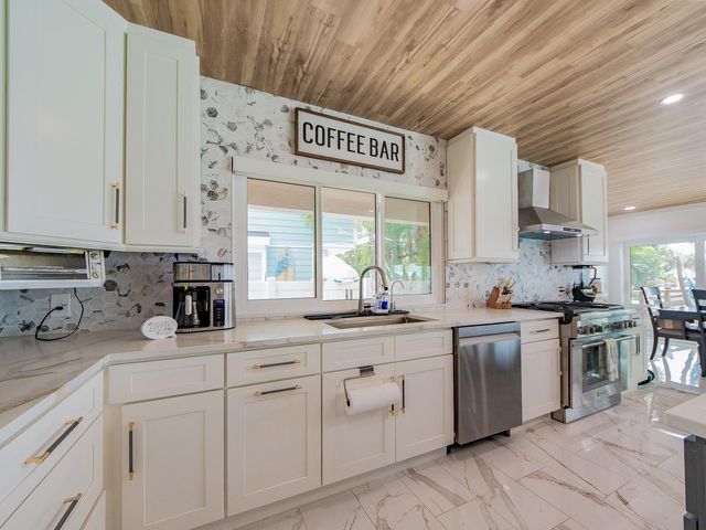1826 VENETIAN POINT DRIVE, Clearwater, FL 33755