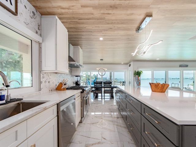 1826 VENETIAN POINT DRIVE, Clearwater, FL 33755