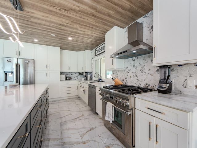 1826 VENETIAN POINT DRIVE, Clearwater, FL 33755