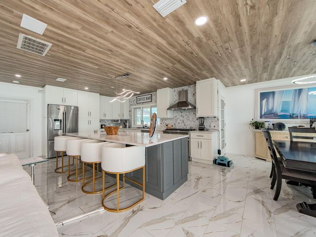 1826 VENETIAN POINT DRIVE, Clearwater, FL 33755