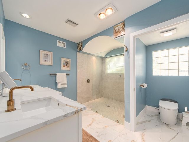1826 VENETIAN POINT DRIVE, Clearwater, FL 33755