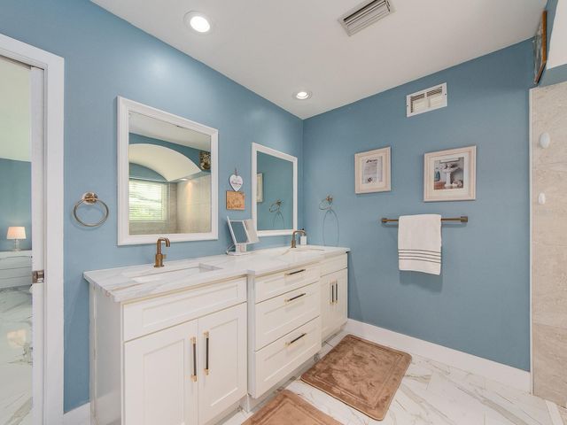 1826 VENETIAN POINT DRIVE, Clearwater, FL 33755