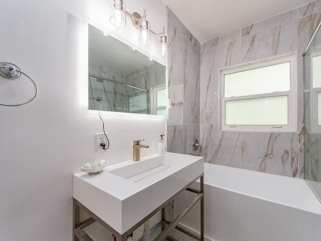 1826 VENETIAN POINT DRIVE, Clearwater, FL 33755