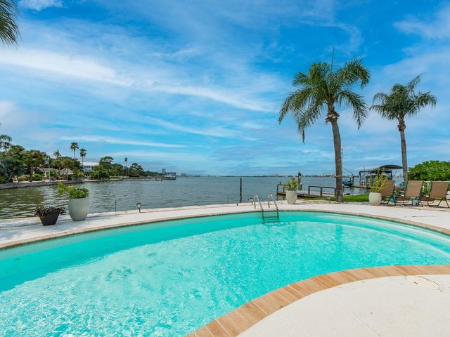 1826 VENETIAN POINT DRIVE, Clearwater, FL 33755