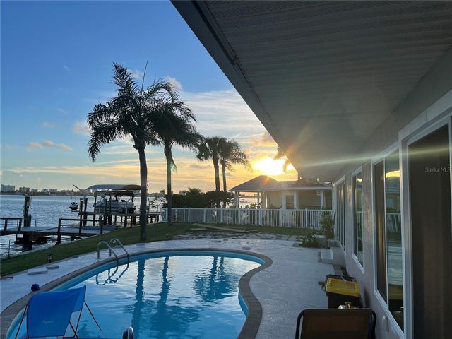 1826 VENETIAN POINT DRIVE, Clearwater, FL 33755