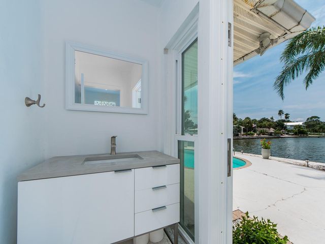 1826 VENETIAN POINT DRIVE, Clearwater, FL 33755