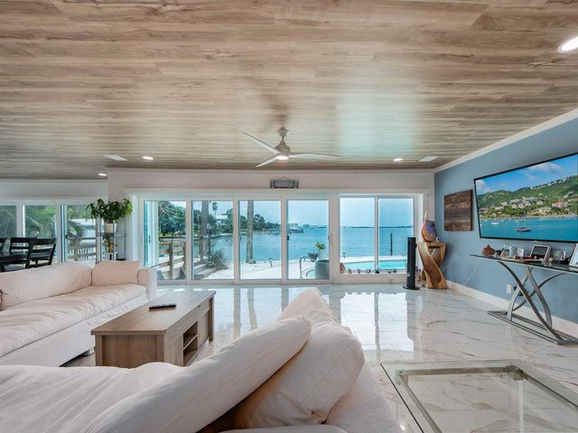 1826 VENETIAN POINT DRIVE, Clearwater, FL 33755