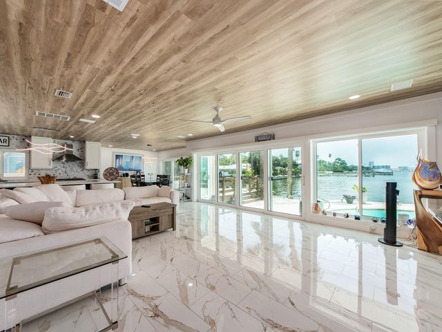 1826 VENETIAN POINT DRIVE, Clearwater, FL 33755