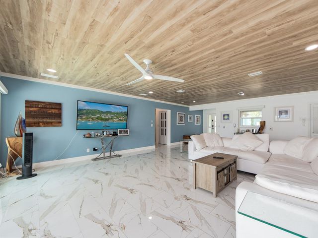 1826 VENETIAN POINT DRIVE, Clearwater, FL 33755