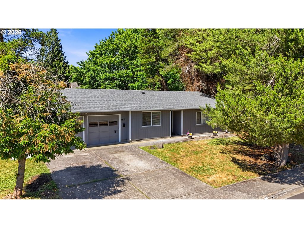 Image 1 of property listing at 815 Se NAOMI Way, Mc Minnville, OR 97128