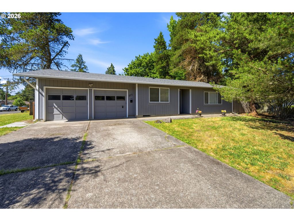 Image 2 of property listing at 815 Se NAOMI Way, Mc Minnville, OR 97128
