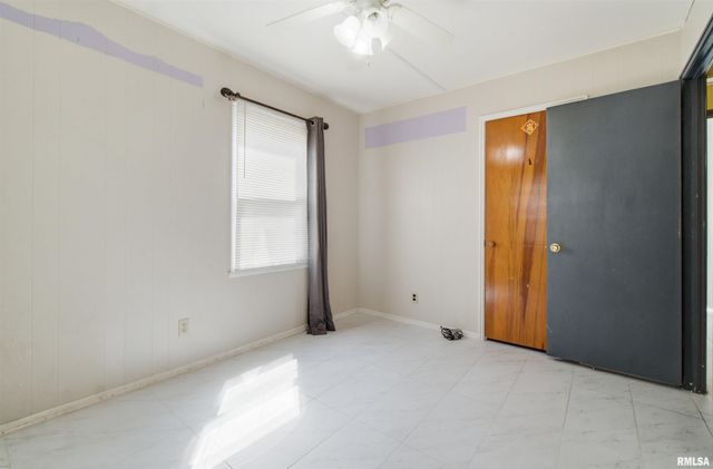 2106 W FORREST HILL Avenue, Peoria, IL 61604
