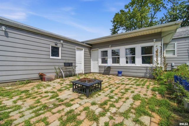 2106 W FORREST HILL Avenue, Peoria, IL 61604