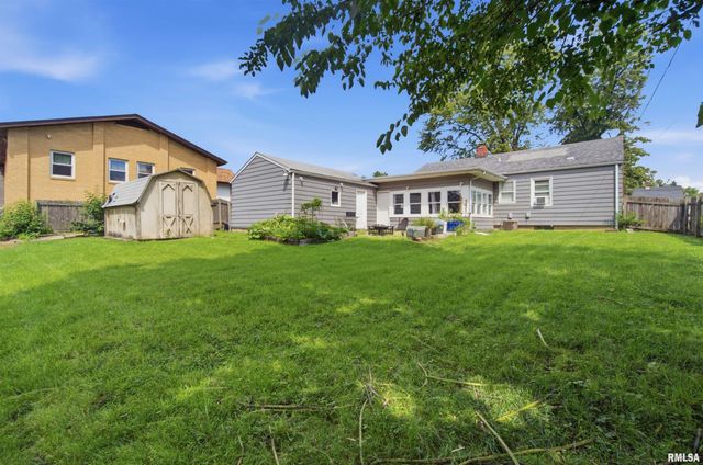 2106 W FORREST HILL Avenue, Peoria, IL 61604