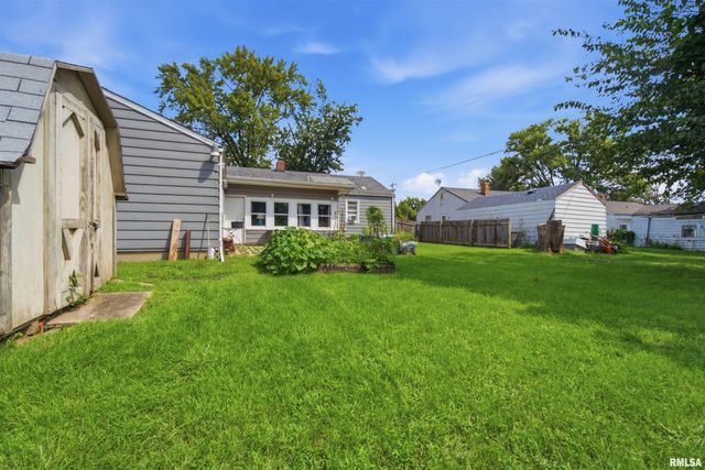 2106 W FORREST HILL Avenue, Peoria, IL 61604