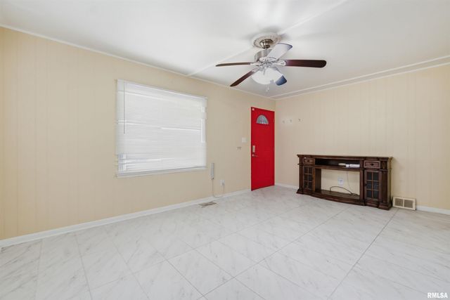2106 W FORREST HILL Avenue, Peoria, IL 61604