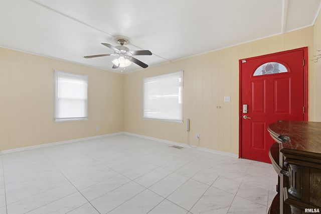 2106 W FORREST HILL Avenue, Peoria, IL 61604