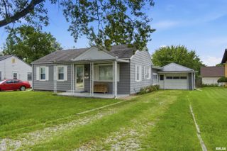 2106 W FORREST HILL Avenue, Peoria, IL 61604