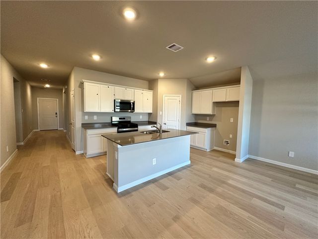 1722 San Jacinto Dr, Brenham, TX 77833