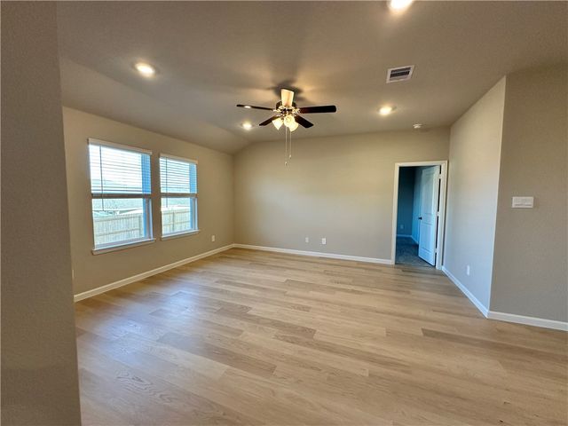 1722 San Jacinto Dr, Brenham, TX 77833