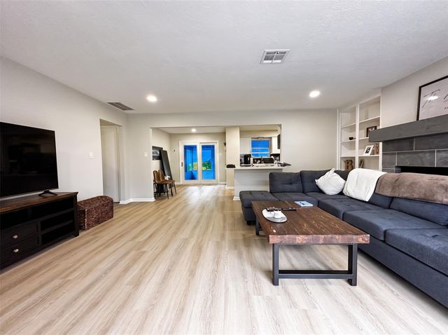 9332 Derrik Drive, Houston, TX 77080