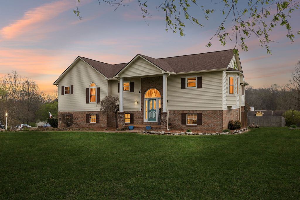 97 Oak Valley Dr, Spring Hill, TN 37174
