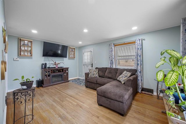 1842 Northwestern Avenue, Madison, WI 53704