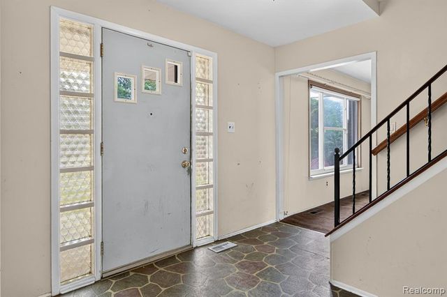 14075 Merriman Road, Livonia, MI 48154