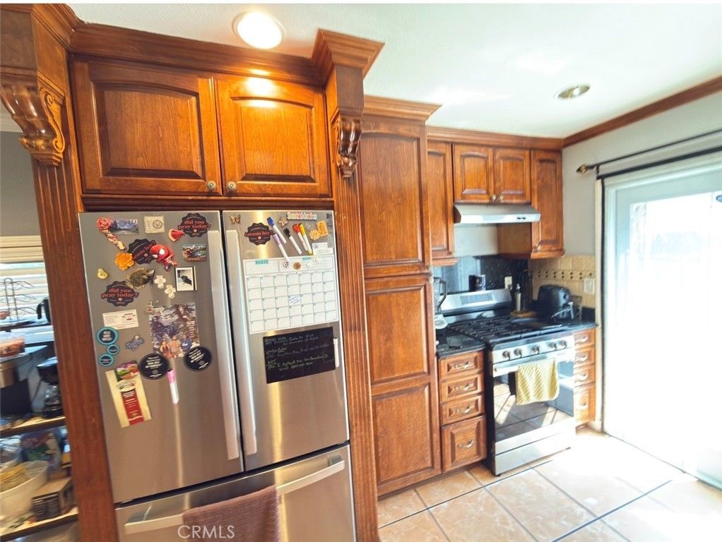 Image 12 of property listing at 1662 Virginia, Colton, CA 92324