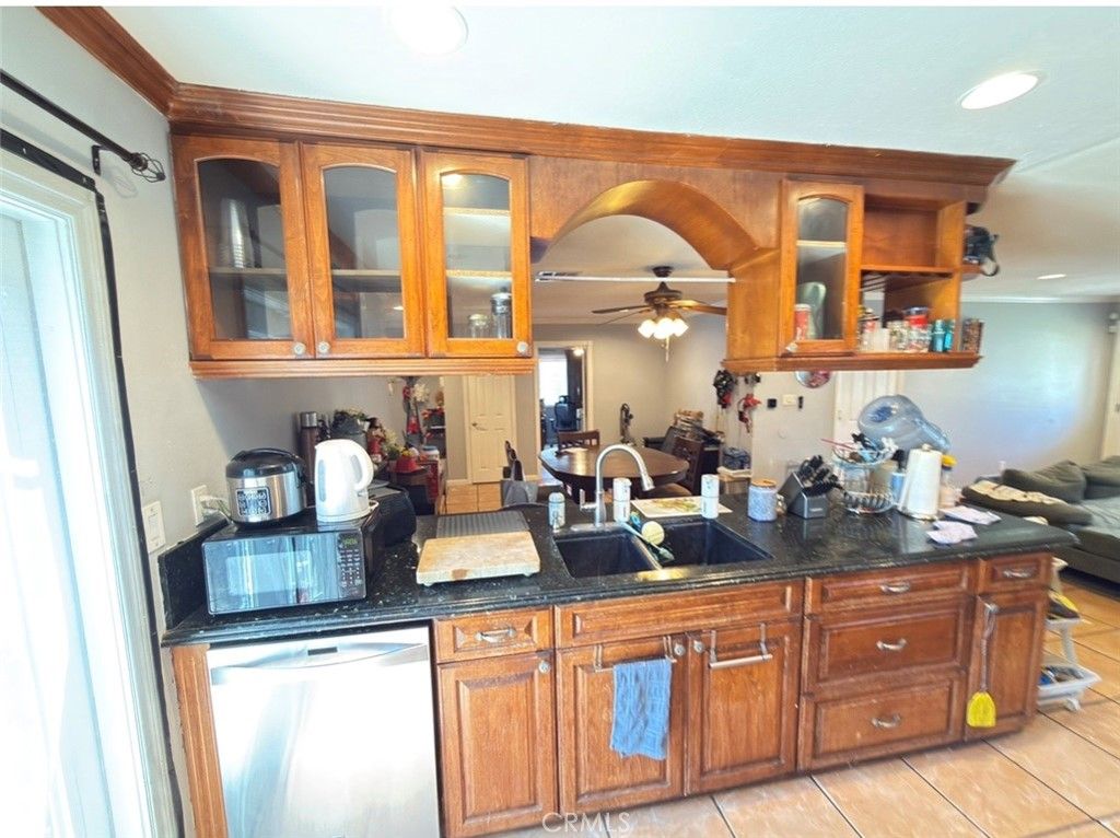 Image 13 of property listing at 1662 Virginia, Colton, CA 92324