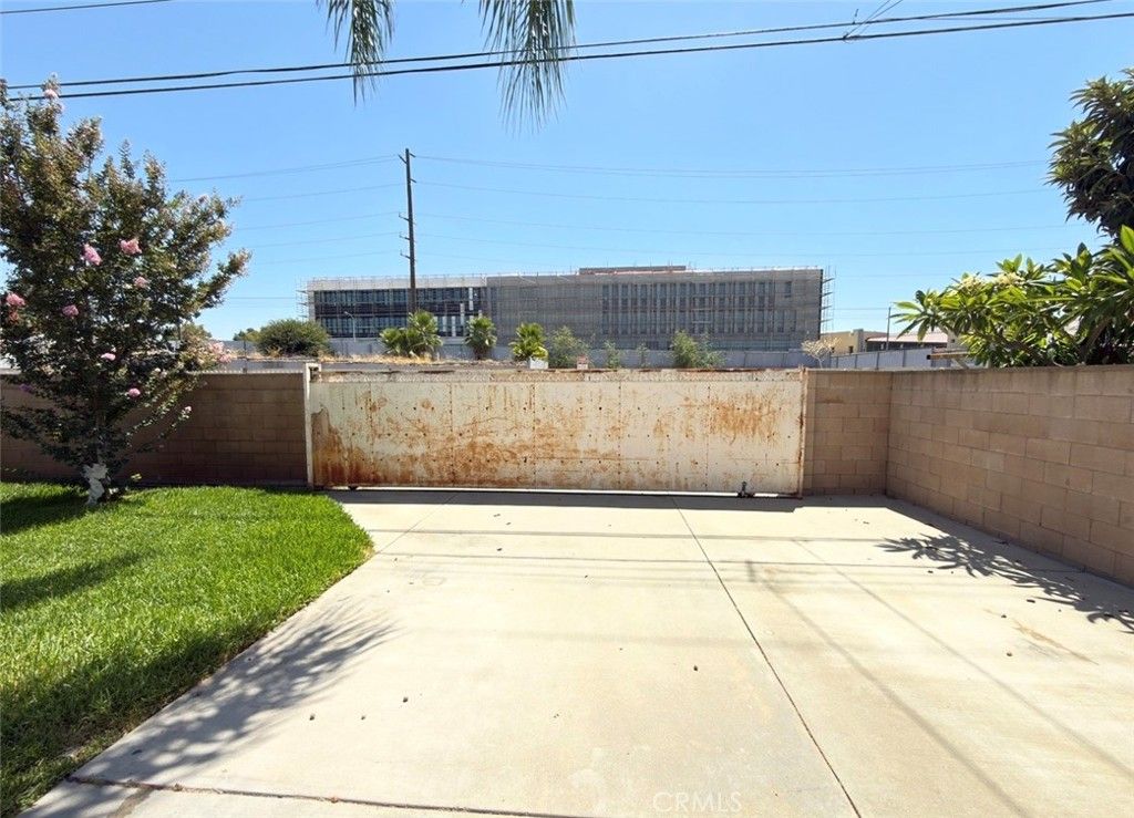 Image 3 of property listing at 1662 Virginia, Colton, CA 92324