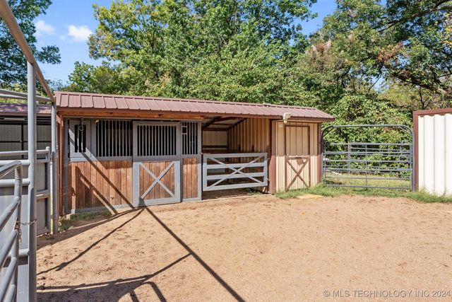 68243 S 220 Road, Wagoner, OK 74467