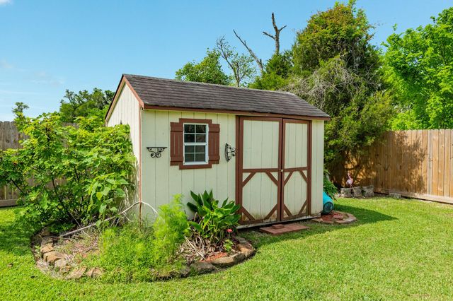 1038 Cardinal Drive, Richwood, TX 77566