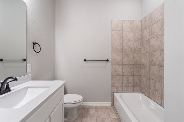 140 Oak Grove Way, Springtown, TX 76082